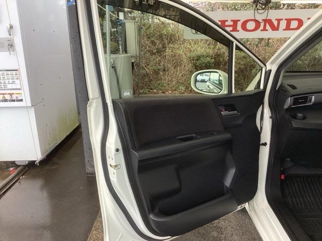 フリード ＧＨ　ＥＴＣ／純正ナビ／バックモニター　地デジＴＶ　キーフリー　ＥＴＣ付き　リアカメラ　ＡＣ　盗難防止装置　ナビＴＶ　ＤＶＤ　ＳＲＳ　Ｗエアバッグ　パワーウィンドウ　パワーステアリング　スマートキー　ＡＢＳ（32枚目）