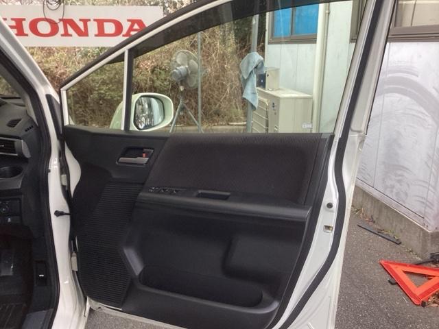 フリード ＧＨ　ＥＴＣ／純正ナビ／バックモニター　地デジＴＶ　キーフリー　ＥＴＣ付き　リアカメラ　ＡＣ　盗難防止装置　ナビＴＶ　ＤＶＤ　ＳＲＳ　Ｗエアバッグ　パワーウィンドウ　パワーステアリング　スマートキー　ＡＢＳ（41枚目）