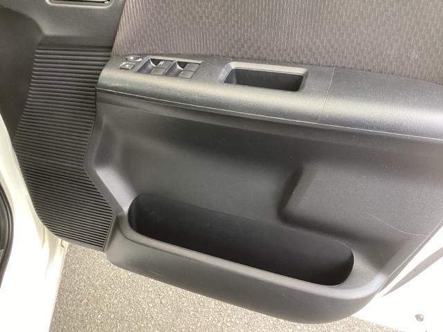 フリード ＧＨ　ＥＴＣ／純正ナビ／バックモニター　地デジＴＶ　キーフリー　ＥＴＣ付き　リアカメラ　ＡＣ　盗難防止装置　ナビＴＶ　ＤＶＤ　ＳＲＳ　Ｗエアバッグ　パワーウィンドウ　パワーステアリング　スマートキー　ＡＢＳ（43枚目）