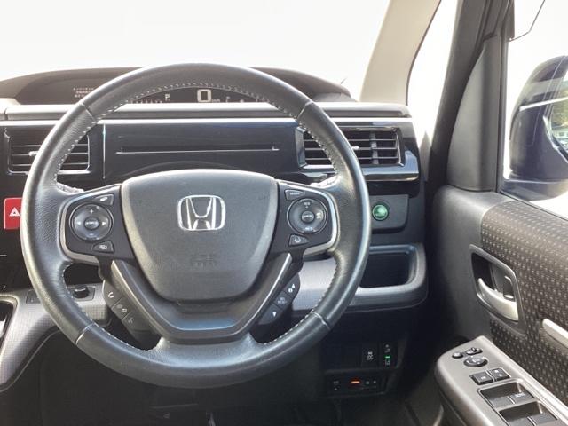 ��ɂȂ��ފ��o�̃X�e�A�����O�ł��B�����S�n�A�f�U�C�����A���쐫�ɂ���������A�C�e���ł��B