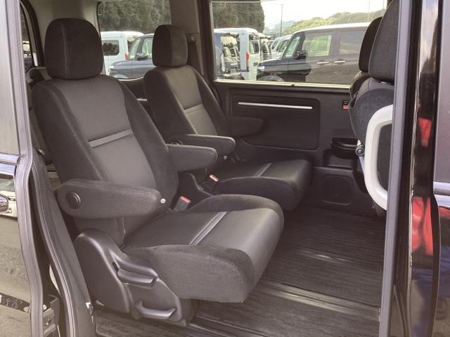 �t���b�g�ȏ��ƕG���⓪��X�y�[�X�ȂǏ\���ȍL��������܂��B�㕔���Ȃɂ͏��~�肷��ۂ̕⏕�A���s���̗h���}���邽�߂̎肷����t���Ă���܂��B����҂⏬�������q�l�����邲�ƒ�ł͏d�󂳂�܂��B