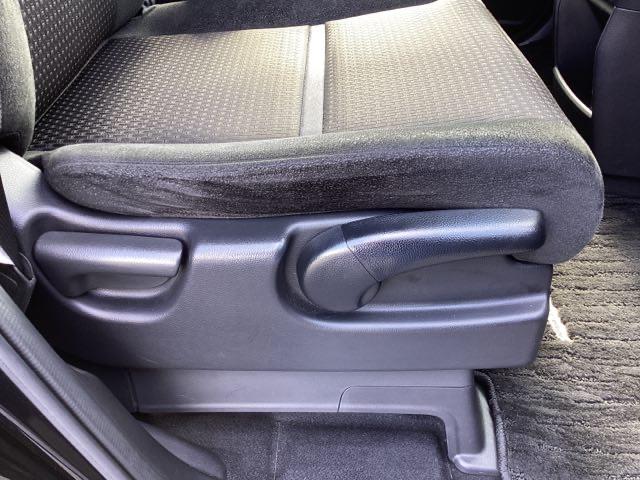 �蓮�̃��o�[���g���āA�V�[�g�̍�����w������̊p�x��ς��邱�Ƃ��ł��܂��B