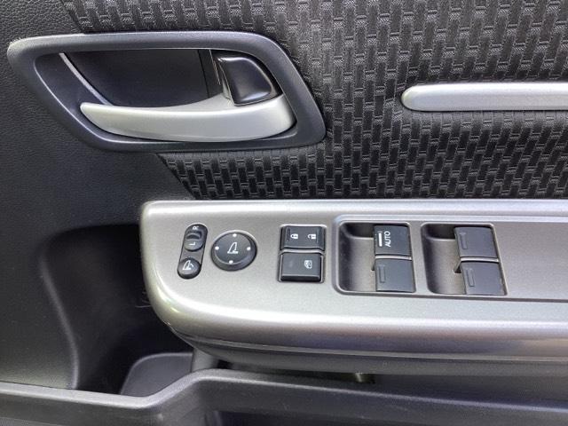 �y�p���[�E�B���h�E�X�C�b�`�z�����^�b�`�ŁA�p���[�E�C���h�E��h�A�~���[�𑀍�ł��܂��B