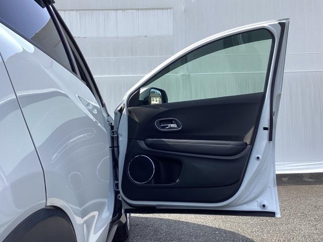 �{�f�B�[��C���e���A�͐��X�^�b�t������䒚�J�ɖ����A�N���[�j���O���Ă��܂�