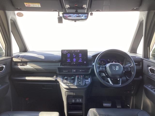 �t�����g�K���X���傫���A���C�h�Ȏ��E�ŉ^�]�����₷���Ȃ�悤�ɐݒ肳��Ă��܂��B