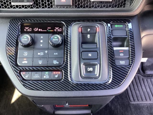 �y�G���N�g���b�N�M�A�Z���N�^�[�z�w��ł̒������삪�\�B�X�C�b�`�E�{�^���̑���ɂ���ăV�t�g������s�����Ƃ��ł��܂��B�܂��A�n���h�������C���p�l���X�b�L�������Ă���܂��B