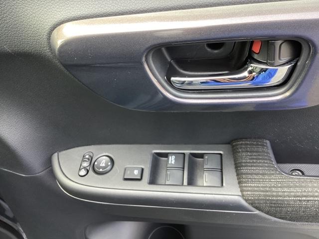 �d���i�[�������R���h�A�~���[�ƁA�p���[�E�B���h�E�}�X�^�[�X�C�b�`���͉^�]�ȃh�A�ɂ���܂��B