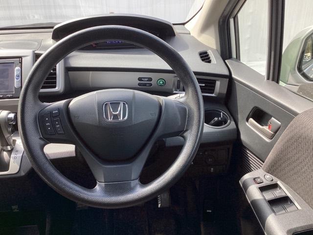 ��ɂȂ��ފ��o�̃X�e�A�����O�ł��B�����S�n�A�f�U�C�����A���쐫�ɂ���������A�C�e���ł��B