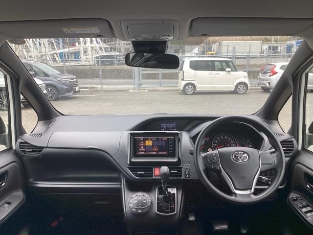 �t�����g�K���X���傫���A���C�h�Ȏ��E�ŉ^�]�����₷���Ȃ�悤�ɐݒ肳��Ă��܂��B