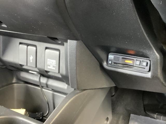 Ｌホンダセンシング　純正メモリーナビ　衝突低減ブレーキ　ドラレコ　リアカメラ　ＬＥＤヘッド　ＬＥＤフォグ　ＥＴＣ　オートエアコン　スマートキー　本革ステア　スマ－トキ－　整備記録簿　ＡＵＸ　地デジ　ＡＣＣ　サイドＳＲＳ（画像32）