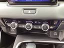 スマートフォンなどの充電に便利なUSBジャック。運転席からも助手席からも使いやすいです。