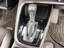 運転席周辺のスマートなレイアウトが、操作のしやすさを実現。快適なドライブをサポートします。手元で操作ができる、電子制御パーキングブレーキ。