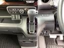 運転席周辺のスマートなレイアウトが、操作のしやすさを実現。快適なドライブをサポートします。パーキングブレーキはフットブレーキタイプです。