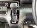 【eコンスイッチ】低燃費運転をサポートするECONモード。スイッチをONすると、エンジンやトランスミッション、A/Cなどを協調制御し、燃費の向上に貢献。エコドライブの効果を高めます。