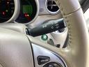 【ｅコンスイッチ】低燃費運転をサポートするＥＣＯＮモード。スイッチをＯＮすると、エンジンやトランスミッション、Ａ／Ｃなどを協調制御し、燃費の向上に貢献。エコドライブの効果を高めます。