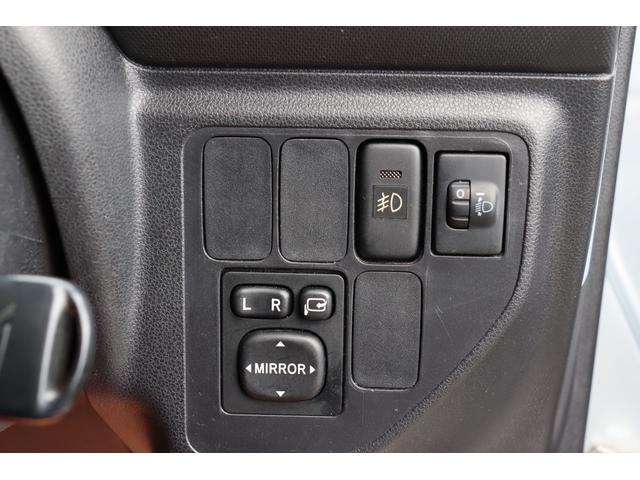 エッセ カスタム　走行６．９万　ストラーダナビ・フルセグテレビ・ＵＳＢ接続・Ｂｌｕｅｔｏｏｔｈ・バックカメラ　ＥＴＣ　キーレス　ＬＥＤヘッドライトバルブ　１５インチアルミ（45枚目）