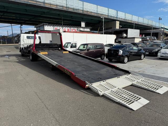 キャンター 　電動リアゲート　Ｂｌｕｅｔｏｏｔｈ　メモリーナビ　キーレス　ＣＤ／ＤＶＤ再生　ウィンチ（2枚目）