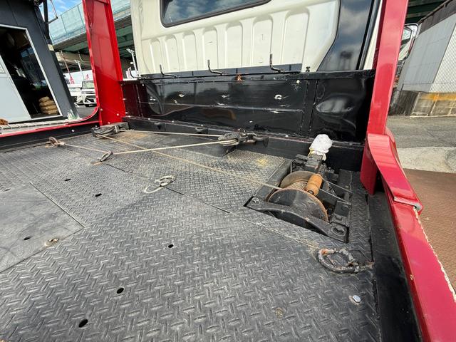 キャンター 　電動リアゲート　Ｂｌｕｅｔｏｏｔｈ　メモリーナビ　キーレス　ＣＤ／ＤＶＤ再生　ウィンチ（9枚目）