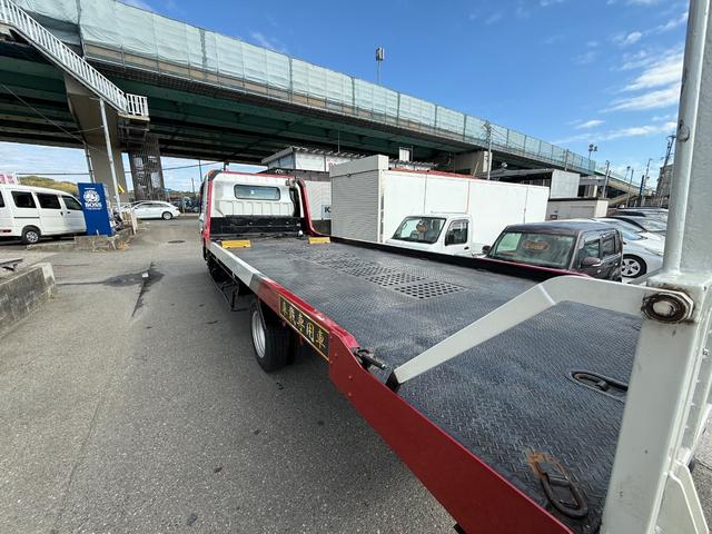 キャンター 　電動リアゲート　Ｂｌｕｅｔｏｏｔｈ　メモリーナビ　キーレス　ＣＤ／ＤＶＤ再生　ウィンチ（12枚目）