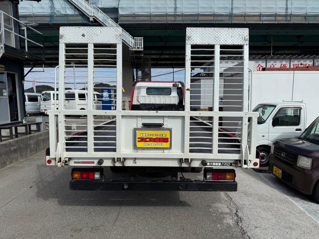 キャンター 　電動リアゲート　Ｂｌｕｅｔｏｏｔｈ　メモリーナビ　キーレス　ＣＤ／ＤＶＤ再生　ウィンチ（13枚目）