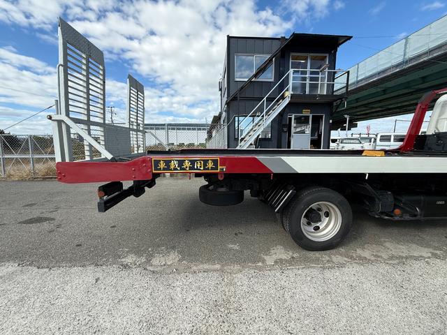 キャンター 　電動リアゲート　Ｂｌｕｅｔｏｏｔｈ　メモリーナビ　キーレス　ＣＤ／ＤＶＤ再生　ウィンチ（19枚目）