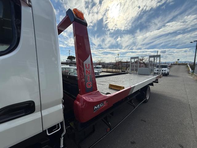 キャンター 　電動リアゲート　Ｂｌｕｅｔｏｏｔｈ　メモリーナビ　キーレス　ＣＤ／ＤＶＤ再生　ウィンチ（25枚目）