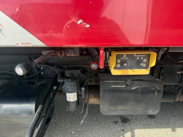 キャンター 　電動リアゲート　Ｂｌｕｅｔｏｏｔｈ　メモリーナビ　キーレス　ＣＤ／ＤＶＤ再生　ウィンチ（26枚目）