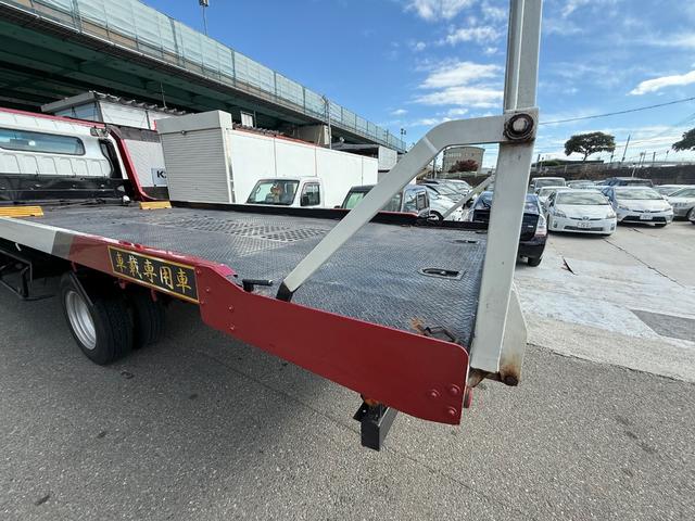 キャンター 　電動リアゲート　Ｂｌｕｅｔｏｏｔｈ　メモリーナビ　キーレス　ＣＤ／ＤＶＤ再生　ウィンチ（27枚目）