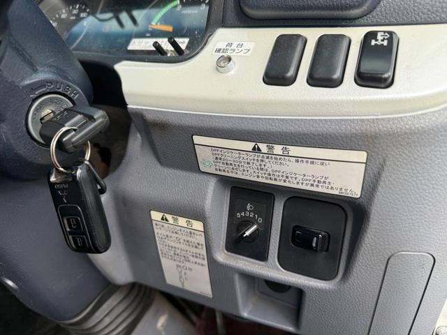 キャンター 　電動リアゲート　Ｂｌｕｅｔｏｏｔｈ　メモリーナビ　キーレス　ＣＤ／ＤＶＤ再生　ウィンチ（30枚目）
