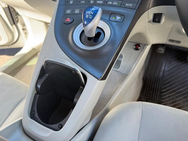 プリウス G バックカメラ Biuetooth スマートキー プッシュスタート ETC CD再生 社外アルミ(13枚目)