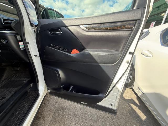 アルファード ２．５Ｓ　両側電動スライド　アルパインナビ　アルパインフリップダウンモニターＢｉｕｅｔｏｏｔｈ（36枚目）