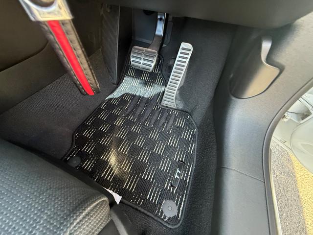 TTクーペ 1.8TFSI Biuetooth バックカメラ ETC 純正アルミ スマートキー(33枚目)