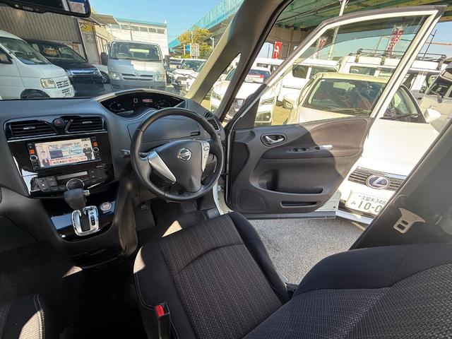 セレナ ハイウェイスター Vセレ+セーフティ SHV Aセフ 全国1年保証 アラウンドビューモニター フリップダウンモニター 360度カメラ 両側電動スライド フルセグ 走行中TV プッシュスタート ベンチシート 3列シート ETC ウォークスルー(2枚目)