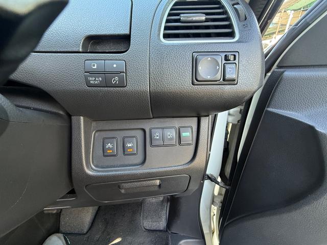 セレナ ハイウェイスター Vセレ+セーフティ SHV Aセフ 全国1年保証 アラウンドビューモニター フリップダウンモニター 360度カメラ 両側電動スライド フルセグ 走行中TV プッシュスタート ベンチシート 3列シート ETC ウォークスルー(30枚目)