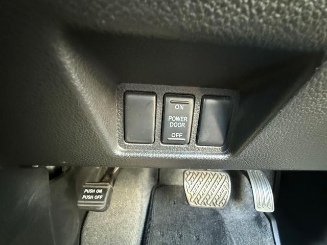 セレナ ハイウェイスター Vセレ+セーフティ SHV Aセフ 全国1年保証 アラウンドビューモニター フリップダウンモニター 360度カメラ 両側電動スライド フルセグ 走行中TV プッシュスタート ベンチシート 3列シート ETC ウォークスルー(31枚目)