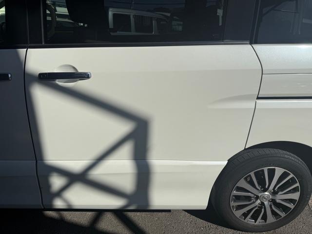 セレナ ハイウェイスター Vセレ+セーフティ SHV Aセフ 全国1年保証 アラウンドビューモニター フリップダウンモニター 360度カメラ 両側電動スライド フルセグ 走行中TV プッシュスタート ベンチシート 3列シート ETC ウォークスルー(41枚目)