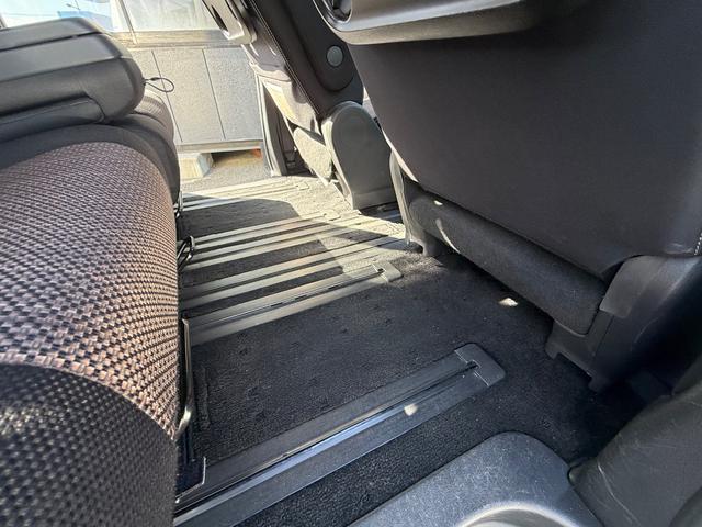 セレナ ハイウェイスター Vセレ+セーフティ SHV Aセフ 全国1年保証 アラウンドビューモニター フリップダウンモニター 360度カメラ 両側電動スライド フルセグ 走行中TV プッシュスタート ベンチシート 3列シート ETC ウォークスルー(59枚目)