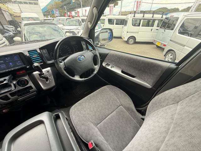 ハイエースワゴン グランドキャビン　電動パワースライドドア　フリップダウンモニター　フルセグＴＶ　ウッドステアリング　バックモニター　Ｂｌｕｅｔｏｏｔｈ（16枚目）