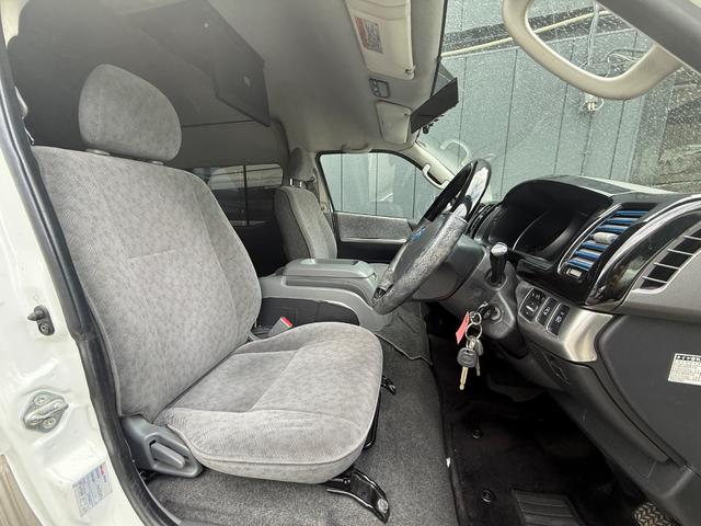 ハイエースワゴン グランドキャビン　電動パワースライドドア　フリップダウンモニター　フルセグＴＶ　ウッドステアリング　バックモニター　Ｂｌｕｅｔｏｏｔｈ（17枚目）