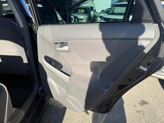 プリウス S 走行中TV可 Bluetooth バックカメラ ETC HDDナビ スマートキー プッシュスタート スペーアーキーあり CD/DVD再生(45枚目)