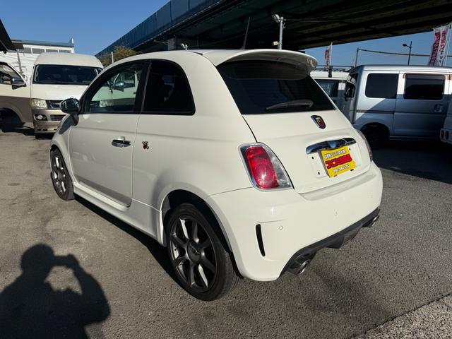 アバルト５００ ベースグレード　ＨＩＤライト　ＣＤ再生　純正アルミ　キーレス　ＥＴＣ（5枚目）