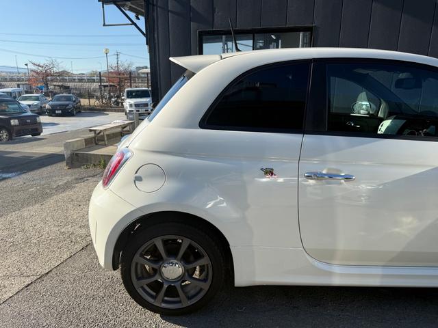 アバルト５００ ベースグレード　ＨＩＤライト　ＣＤ再生　純正アルミ　キーレス　ＥＴＣ（9枚目）