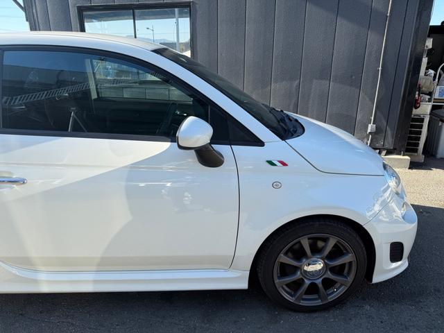 アバルト５００ ベースグレード　ＨＩＤライト　ＣＤ再生　純正アルミ　キーレス　ＥＴＣ（10枚目）