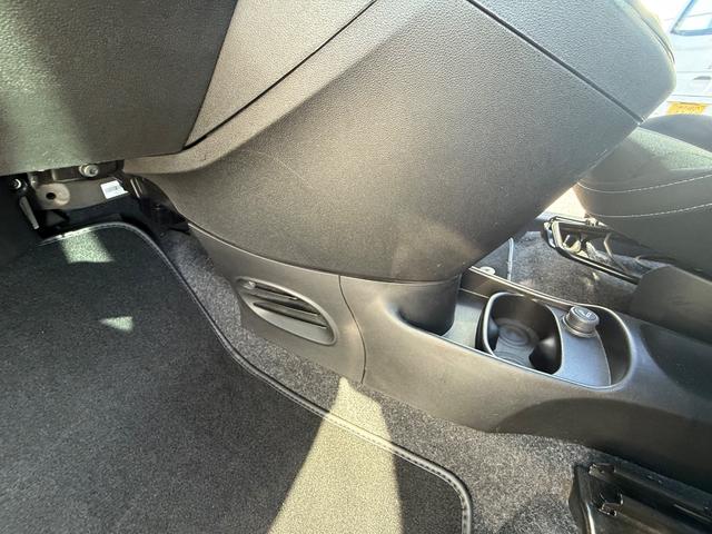 アバルト５００ ベースグレード　ＨＩＤライト　ＣＤ再生　純正アルミ　キーレス　ＥＴＣ（45枚目）