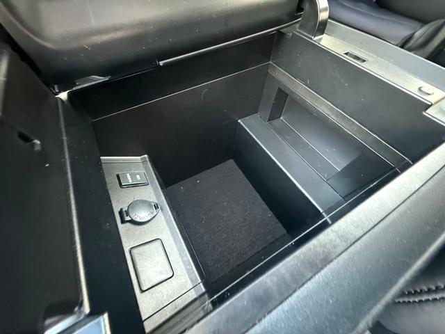 ヴェルファイア ２．５Ｚ　Ｇエディション　全国１年保証　アルパイン１１型ナビ　１２型フリップダウンモニター　デジタルインナーミラー　ステアリングシートヒーター　サンルーフ　バックカメラ　両側電動スライド　フルセグ走行中ＴＶ　ビルトインＥＴＣ（27枚目）