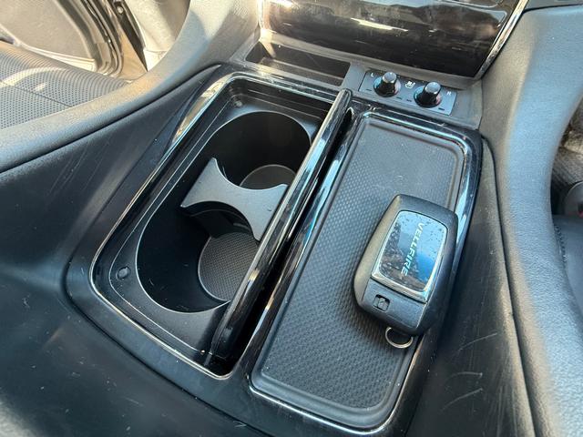 ヴェルファイア ２．５Ｚ　Ｇエディション　全国１年保証　アルパイン１１型ナビ　１２型フリップダウンモニター　デジタルインナーミラー　ステアリングシートヒーター　サンルーフ　バックカメラ　両側電動スライド　フルセグ走行中ＴＶ　ビルトインＥＴＣ（28枚目）