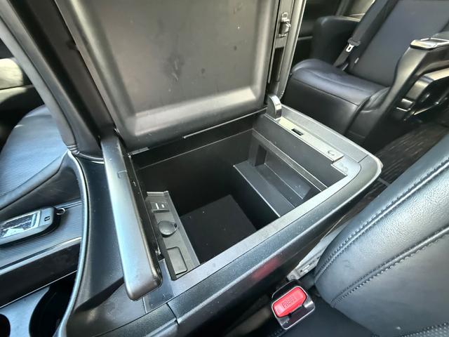 ヴェルファイア ２．５Ｚ　Ｇエディション　全国１年保証　アルパイン１１型ナビ　１２型フリップダウンモニター　デジタルインナーミラー　ステアリングシートヒーター　サンルーフ　バックカメラ　両側電動スライド　フルセグ走行中ＴＶ　ビルトインＥＴＣ（70枚目）