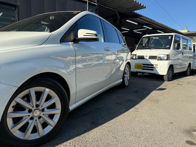 Ｂクラス Ｂ１８０　ＢＳＭ　ドライブレコーダー前後　Ｂｌｕｅｔｏｏｔｈ　プッシュスタート　ＴＶ　純正ナビ　バックカメラ　純正アルミ　スペアーキー（8枚目）