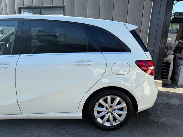 Ｂクラス Ｂ１８０　ＢＳＭ　ドライブレコーダー前後　Ｂｌｕｅｔｏｏｔｈ　プッシュスタート　ＴＶ　純正ナビ　バックカメラ　純正アルミ　スペアーキー（10枚目）