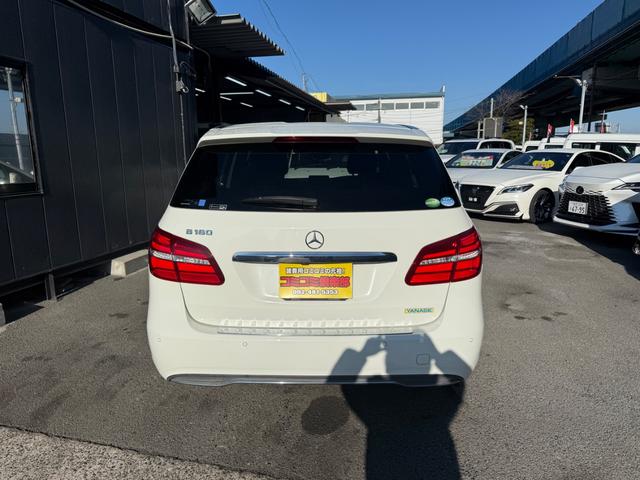 Ｂクラス Ｂ１８０　ＢＳＭ　ドライブレコーダー前後　Ｂｌｕｅｔｏｏｔｈ　プッシュスタート　ＴＶ　純正ナビ　バックカメラ　純正アルミ　スペアーキー（12枚目）